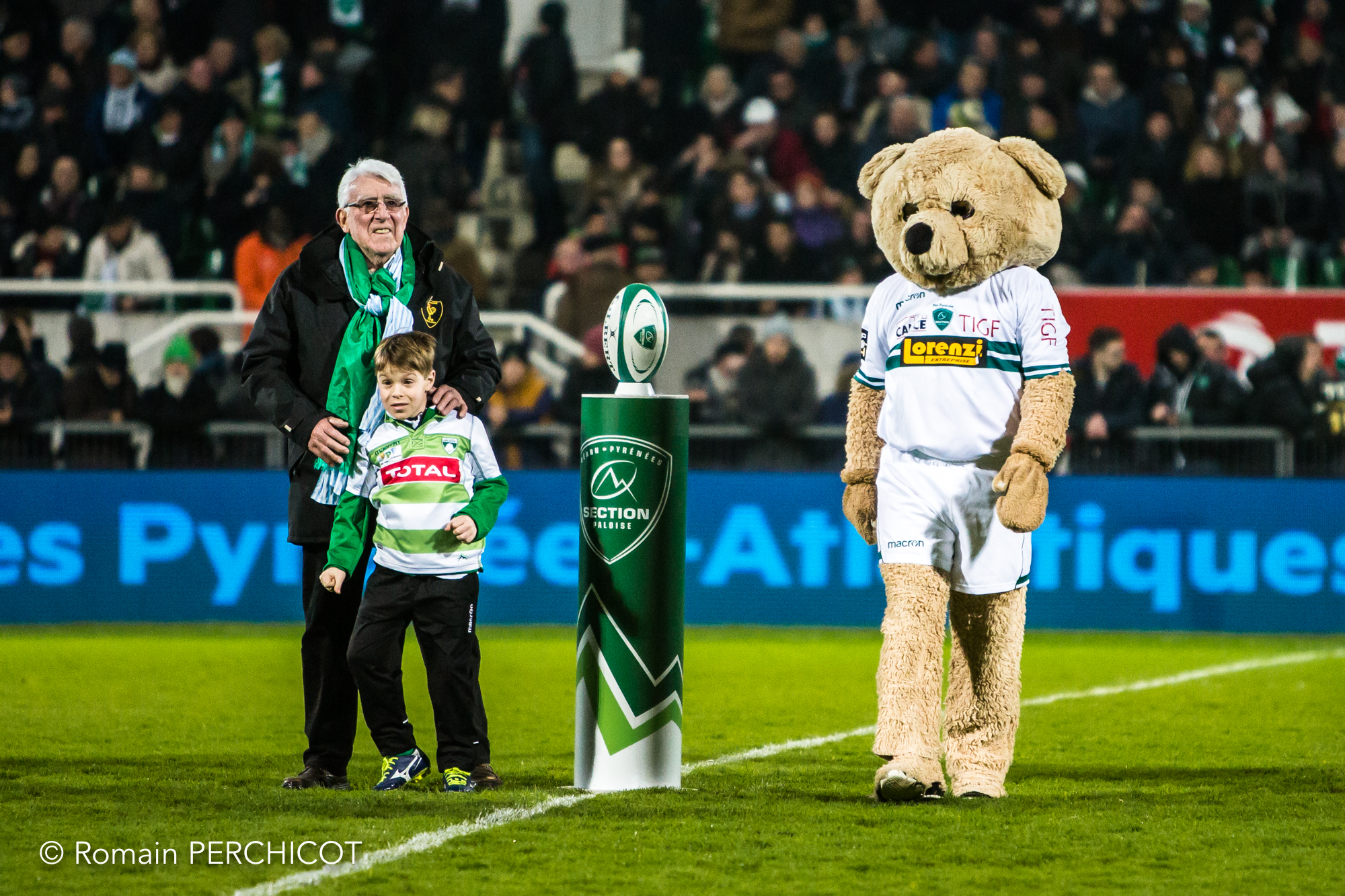 François MONCLA pour le ballon du match SECTION-RACING